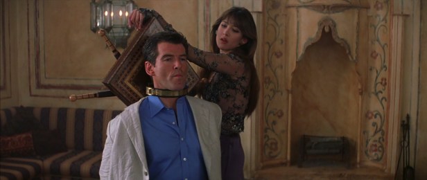 007 El mundo no basta